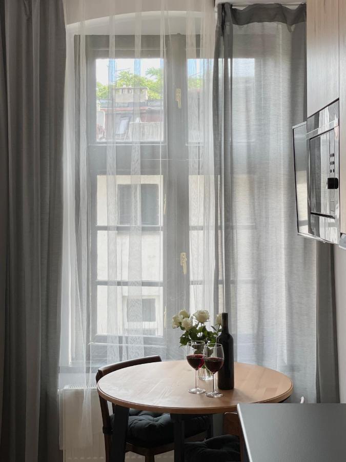 Copernicus Street Apartment - Broken Flowers And Twin Peaks Торунь Экстерьер фото